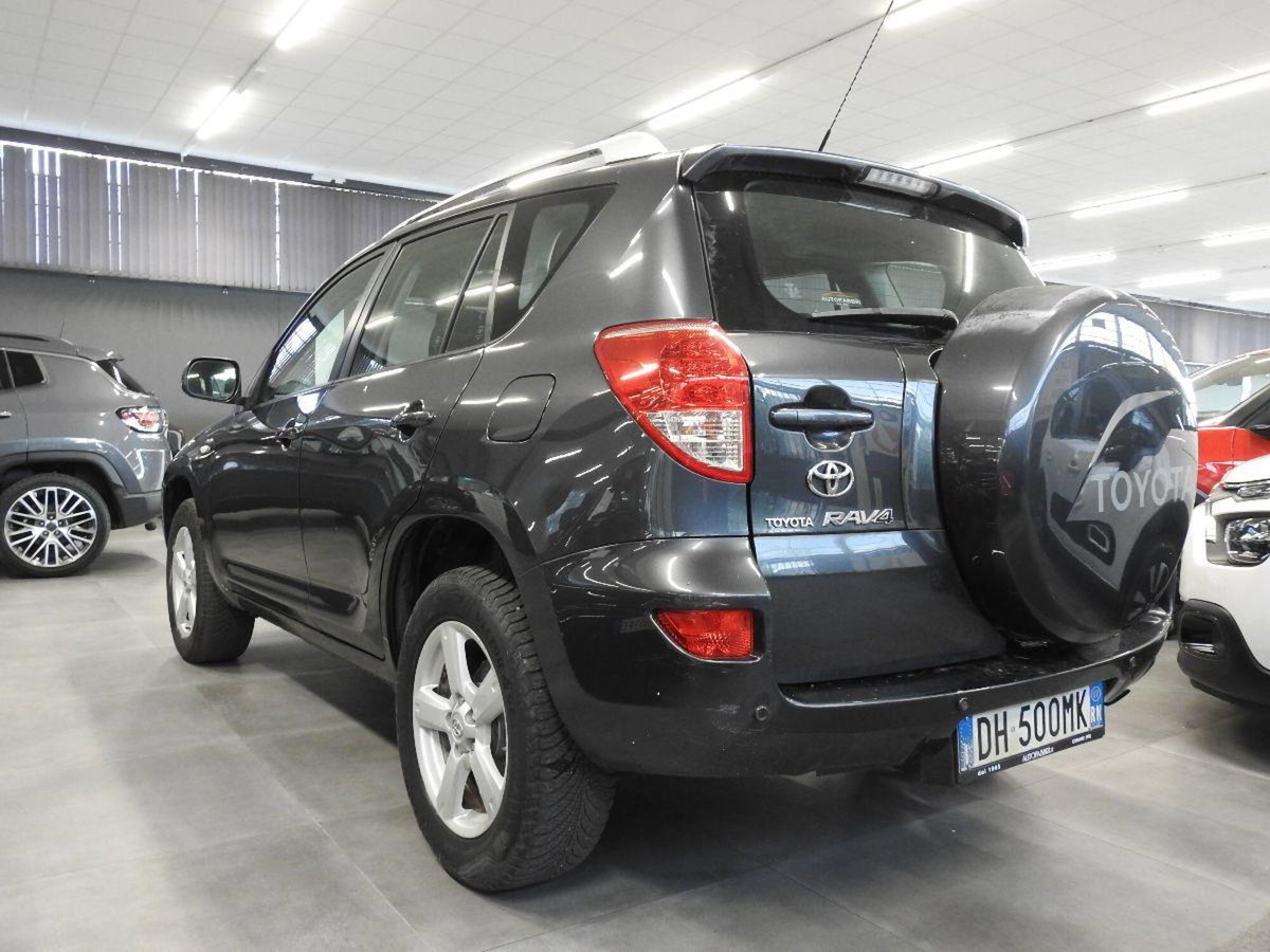 Toyota Rav4 2.2 D-4D 136 CV DPF Sol (4)
