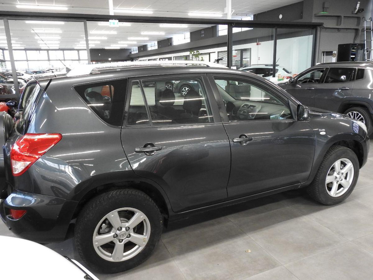 Toyota Rav4 2.2 D-4D 136 CV DPF Sol (6)