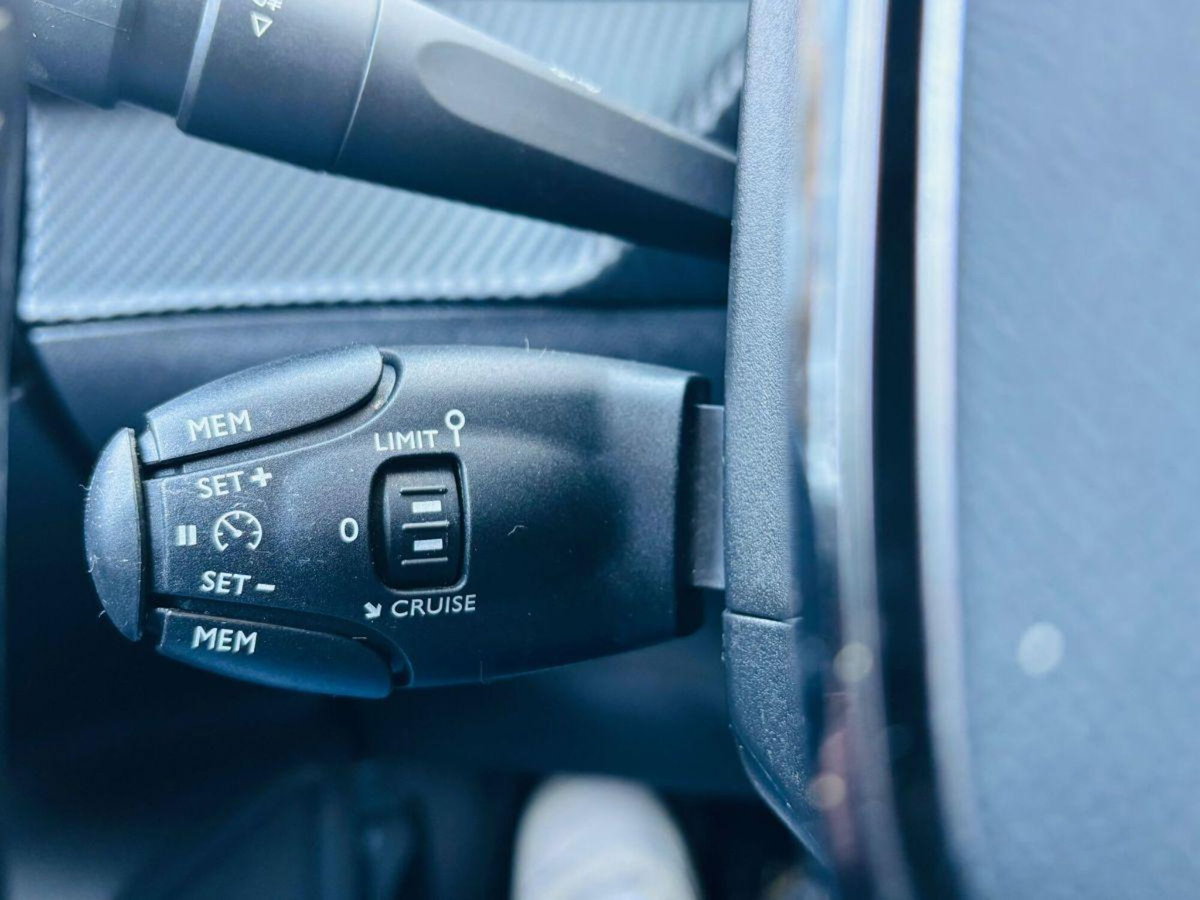 Peugeot 2008 BlueHDi 110 S&S Allure Pack (17)