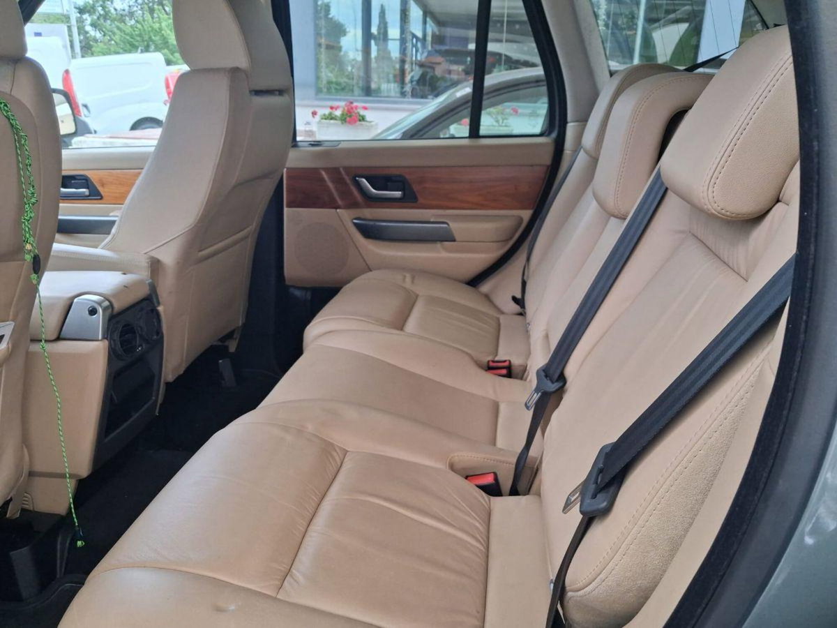 Land Rover Range Rover Sport 2.7 TDV6 HSE (9)
