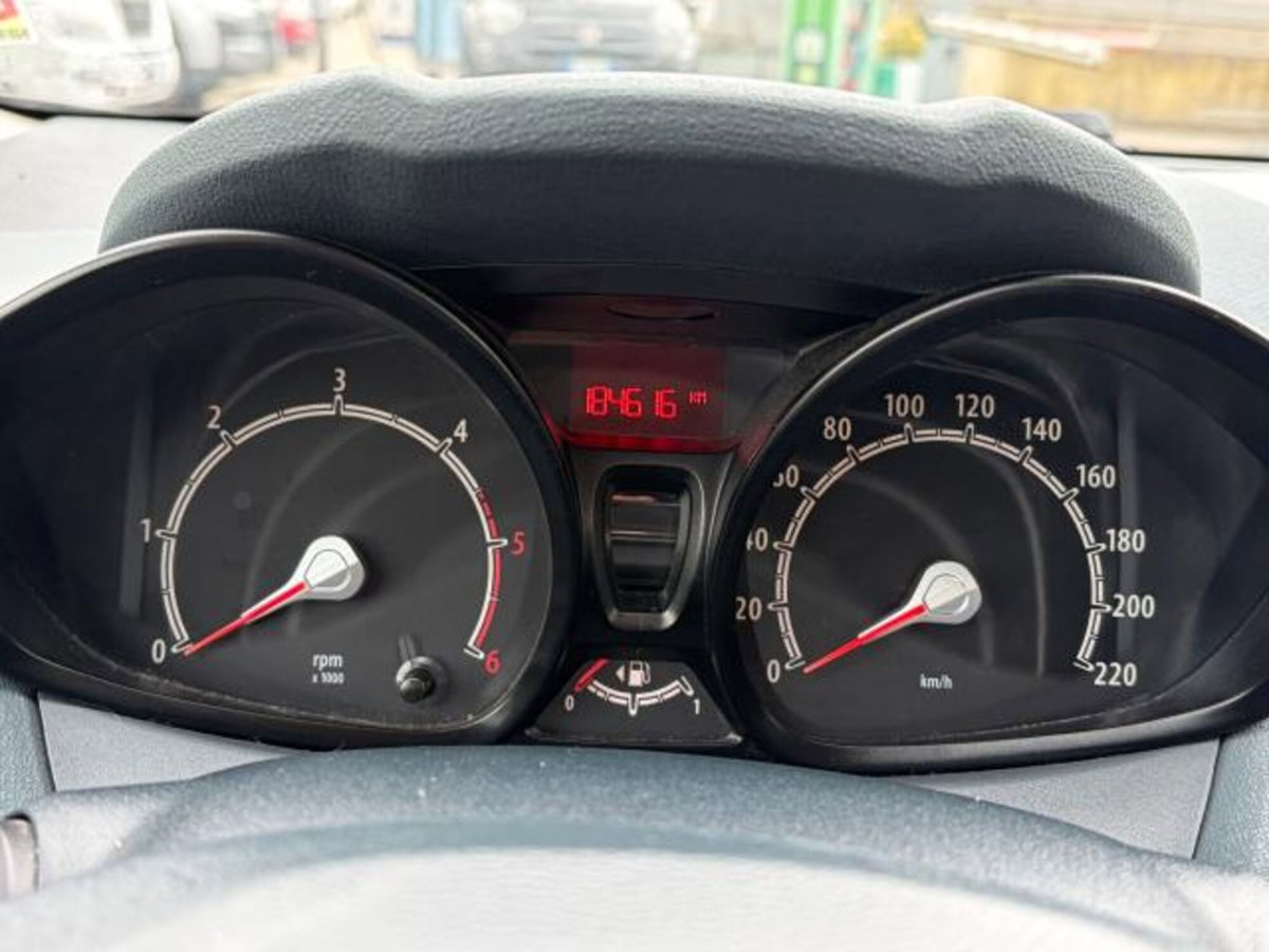 Ford Fiesta Ikon 1.4 TDCi 70CV 5 porte (14)