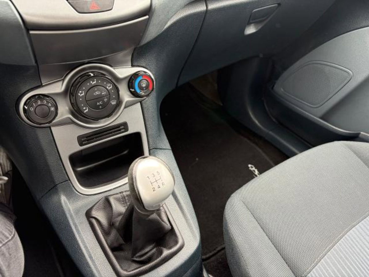 Ford Fiesta Ikon 1.4 TDCi 70CV 5 porte (6)
