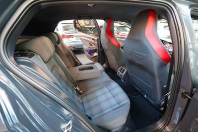 Volkswagen Golf 2.0 TSI GTI DSG (18)