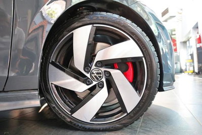 Volkswagen Golf 2.0 TSI GTI DSG (6)