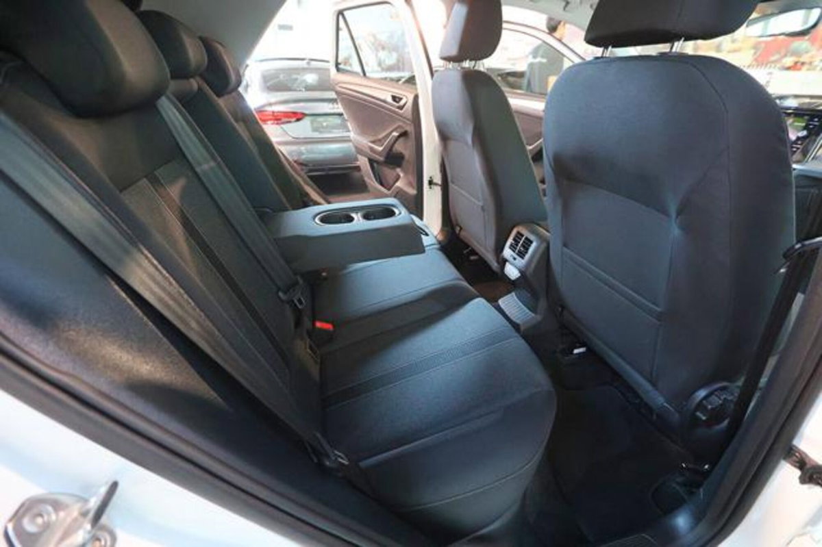 Volkswagen T-Roc 1.5 tsi Edition dsg (18)