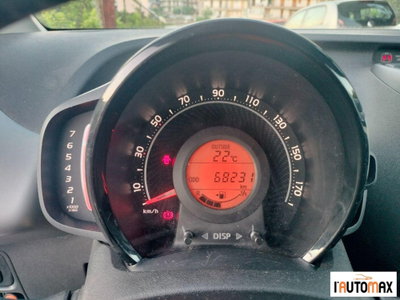 Toyota Aygo 1.0 VVT-i 72 CV 5 porte x-cool MMT (9)