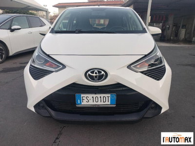 Toyota Aygo 1.0 VVT-i 72 CV 5 porte x-cool MMT (2)
