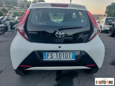 Toyota Aygo 1.0 VVT-i 72 CV 5 porte x-cool MMT (4)