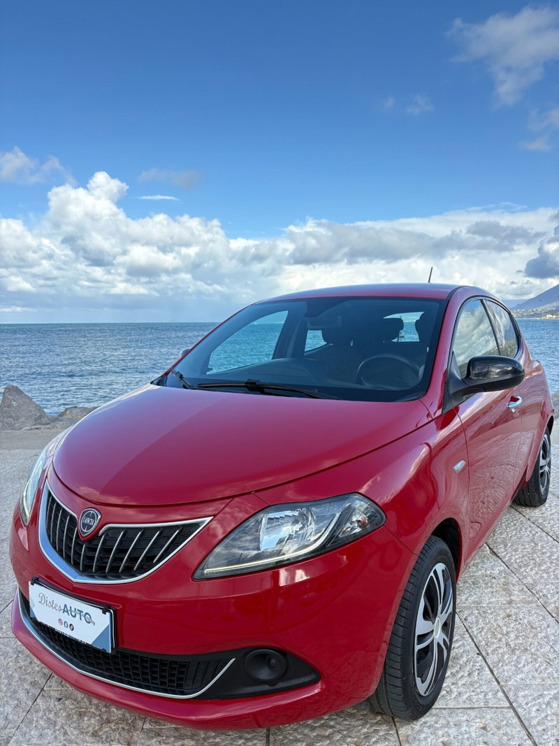 Lancia Ypsilon 1.0 FireFly 5 porte S&S Hybrid Ecochic Silver