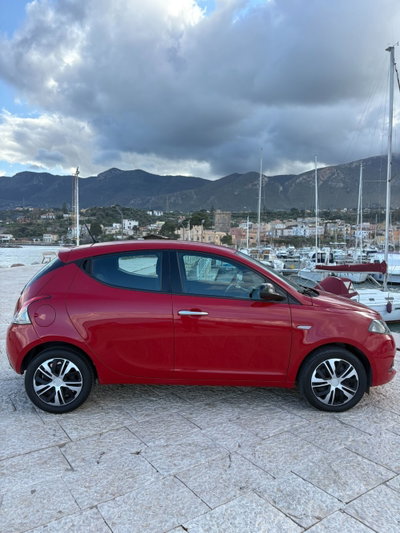 Lancia Ypsilon 1.0 FireFly 5 porte S&S Hybrid Ecochic Silver (10)