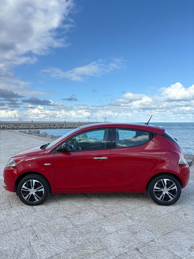 Lancia Ypsilon 1.0 FireFly 5 porte S&S Hybrid Ecochic Silver (4)