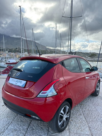 Lancia Ypsilon 1.0 FireFly 5 porte S&S Hybrid Ecochic Silver (9)