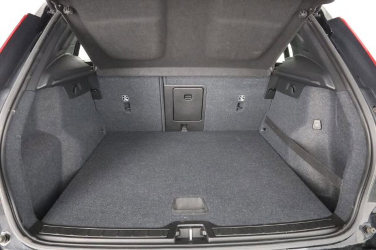 Volvo XC40 T4 AWD Geartronic Momentum (6)