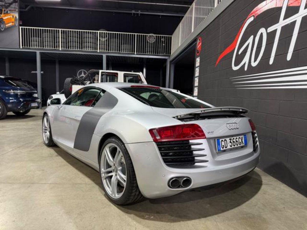 Audi R8 Coupé 4.2 V8 FSI quattro R tronic (4)