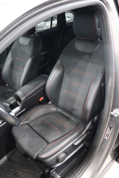 Mercedes-Benz GLA SUV 180 d Automatic Premium (10)