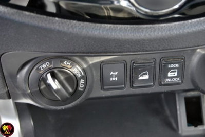 Nissan Navara 2.3 dCi 190 CV 4WD Double Cab Tekna (12)