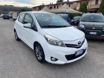 Toyota Yaris 1.D-4D 5 porte Active (2)