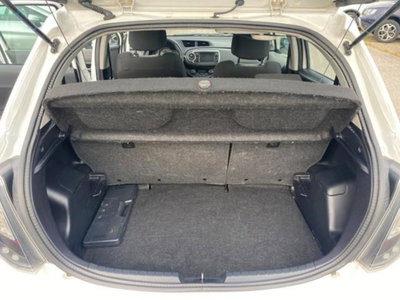 Toyota Yaris 1.D-4D 5 porte Active (7)