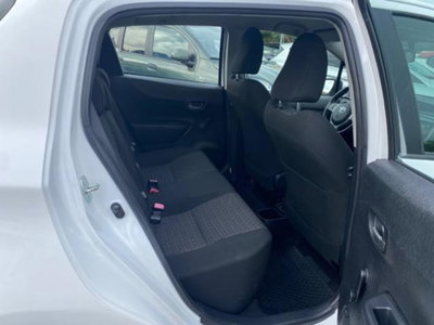 Toyota Yaris 1.D-4D 5 porte Active (8)