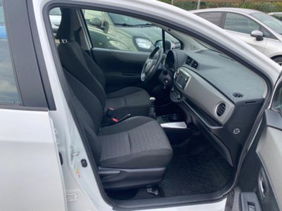 Toyota Yaris 1.D-4D 5 porte Active (9)
