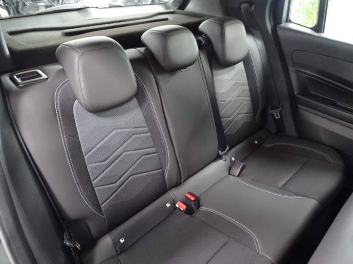 Jeep Avenger 1.2 turbo Altitude fwd 100cv (12)