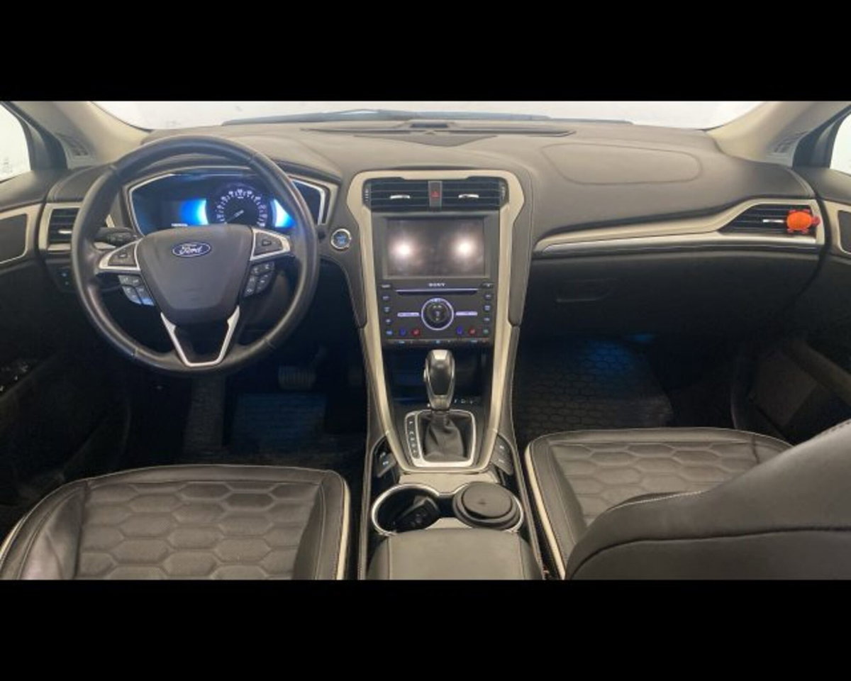 Ford Mondeo Full Hybrid 2.0 187 CV eCVT 4 porte Vignale (17)
