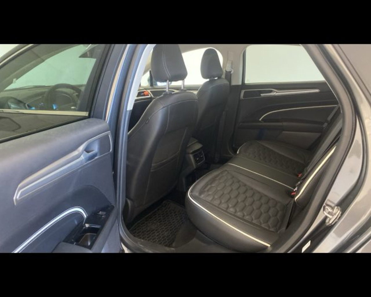 Ford Mondeo Full Hybrid 2.0 187 CV eCVT 4 porte Vignale (18)