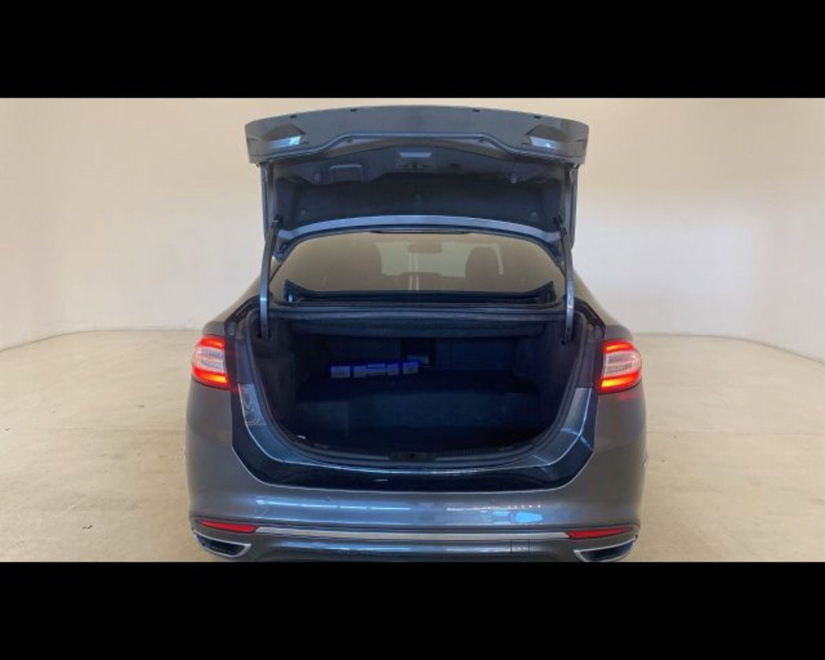 Ford Mondeo Full Hybrid 2.0 187 CV eCVT 4 porte Vignale (5)