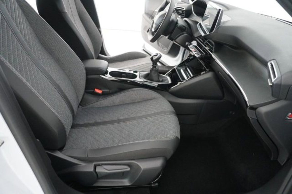 Peugeot 2008 1.2 puretech Allure s&s 100cv (10)