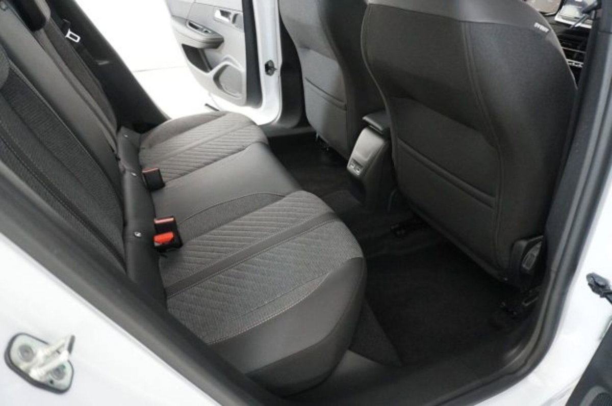 Peugeot 2008 1.2 puretech Allure s&s 100cv (11)
