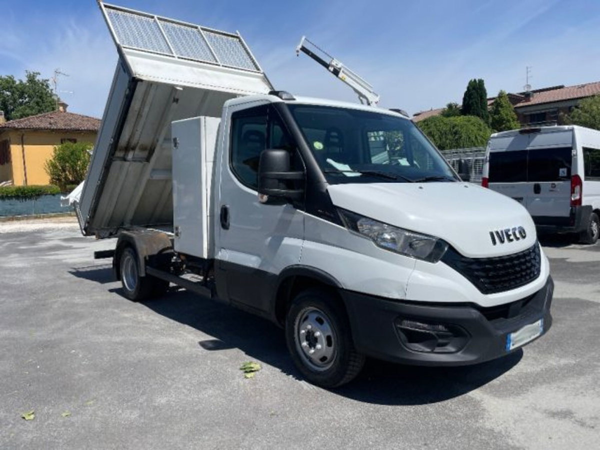 Iveco Daily Telaio 35C16H BTor 3.0 HPT PLM-RG Cabinato (2)