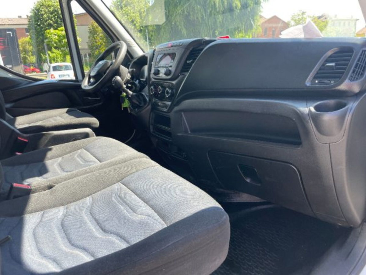 Iveco Daily Telaio 35C16H BTor 3.0 HPT PLM-RG Cabinato (5)