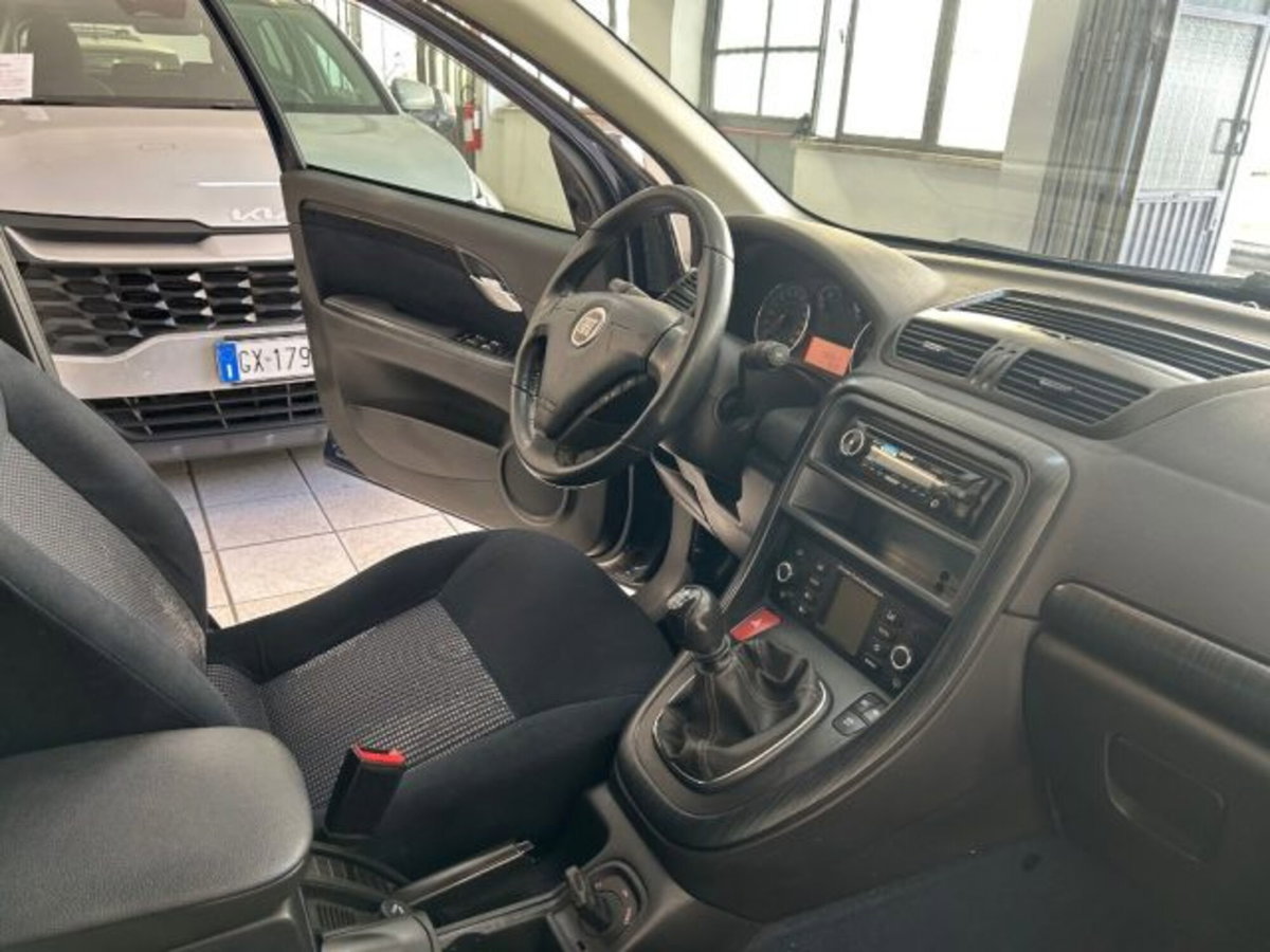Fiat Croma 1.9 Multijet 16V Emotion (11)