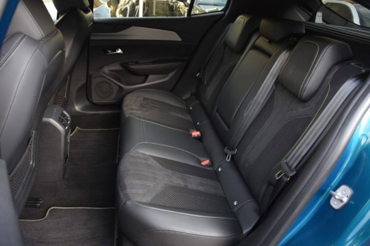 Peugeot 408 1.2 puretech GT s&s 130cv eat8 (20)