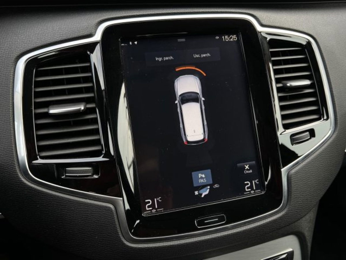 Volvo XC90 D5 AWD Geartronic 7 posti Momentum (11)
