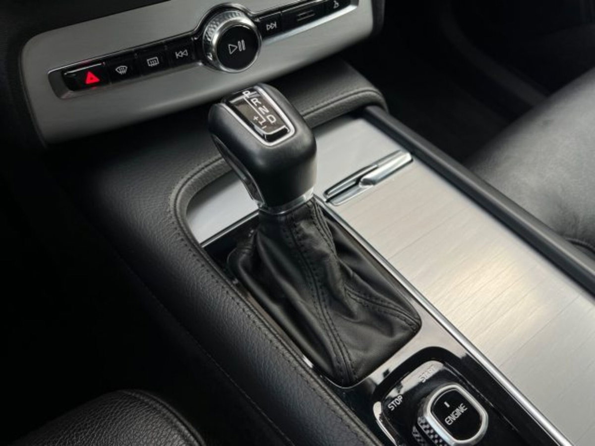 Volvo XC90 D5 AWD Geartronic 7 posti Momentum (13)