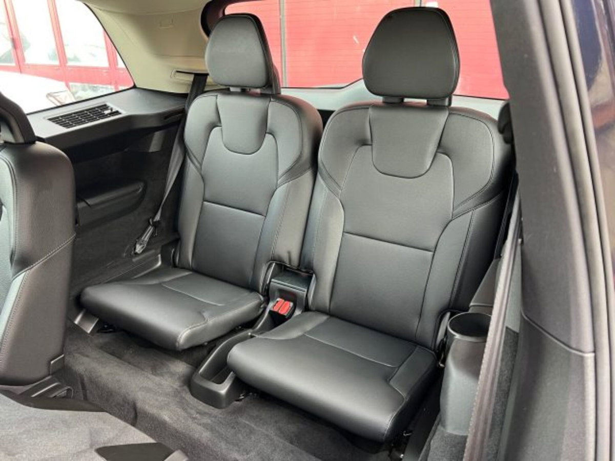 Volvo XC90 D5 AWD Geartronic 7 posti Momentum (17)