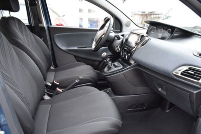 Lancia Ypsilon 1.0 FireFly 5 porte S&S Hybrid Ecochic Gold (15)