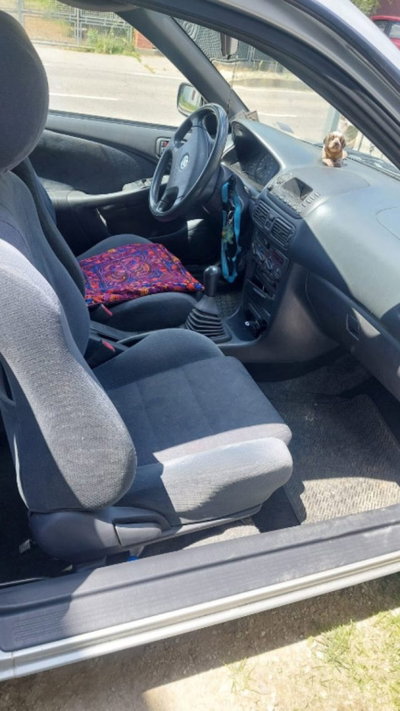 Toyota Corolla 1.4i 16V cat 3 porte Sol (4)