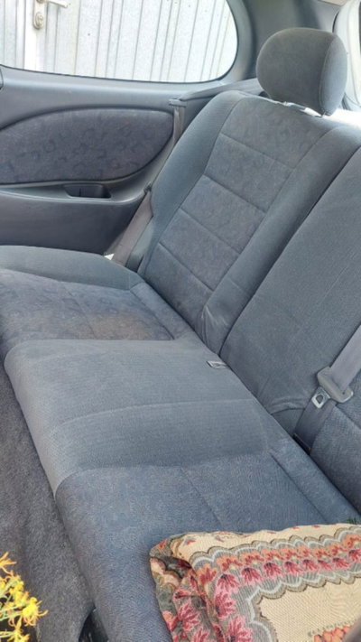 Toyota Corolla 1.4i 16V cat 3 porte Sol (5)