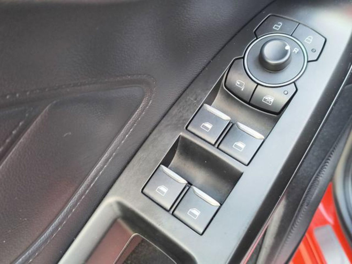 Ford Focus 1.0 EcoBoost Hybrid 125 CV Power. 5p. ST-Line Style (19)