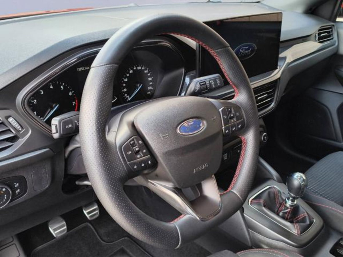 Ford Focus 1.0 EcoBoost Hybrid 125 CV Power. 5p. ST-Line Style (8)