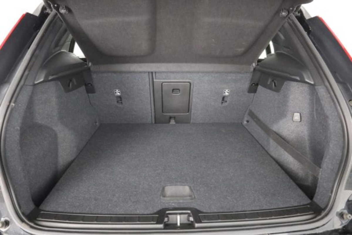 Volvo XC40 T4 AWD Geartronic Momentum (6)
