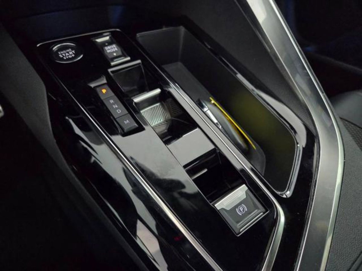 Peugeot 3008 BlueHDi 130 S&S EAT8 GT (11)