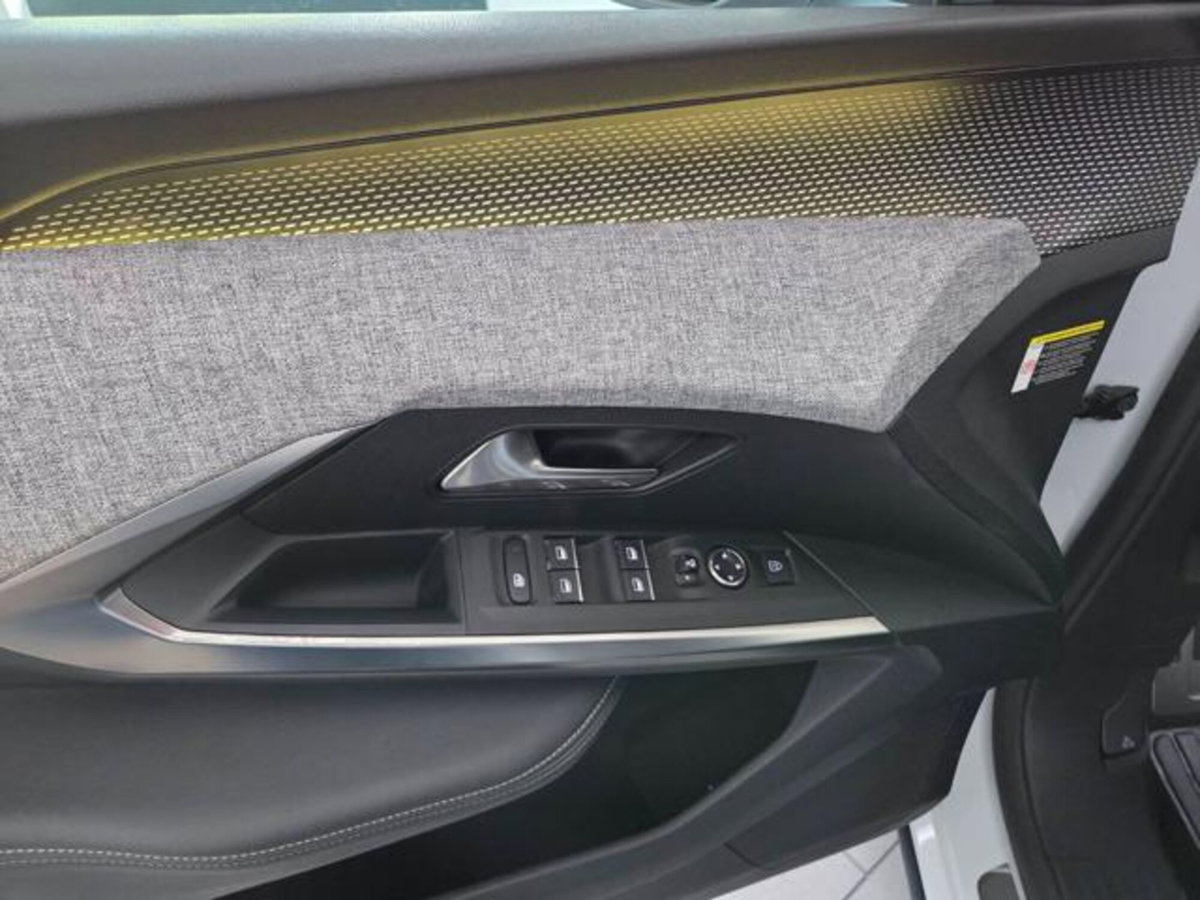 Peugeot 3008 1.2 hybrid GT Exclusive 145cv e-dcs6 (11)
