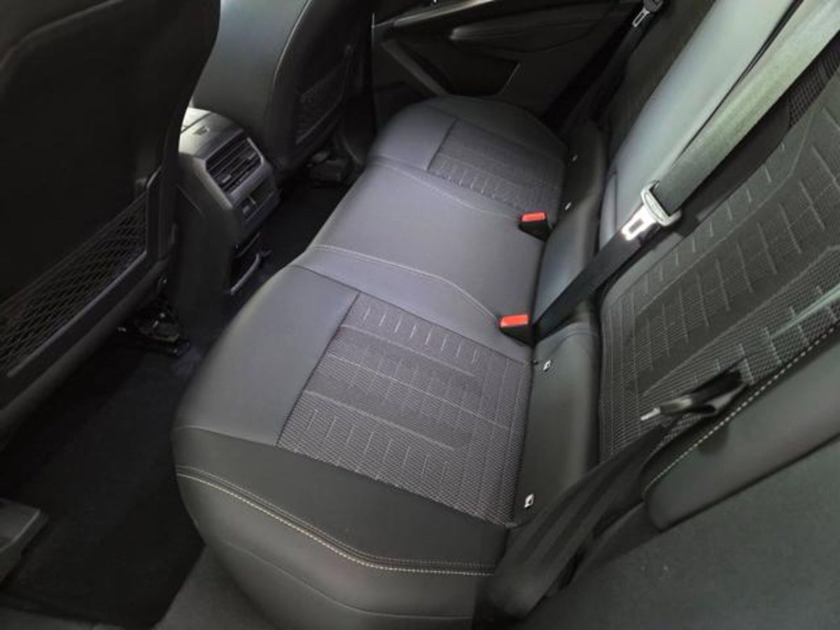 Peugeot 3008 1.2 hybrid GT Exclusive 145cv e-dcs6 (4)