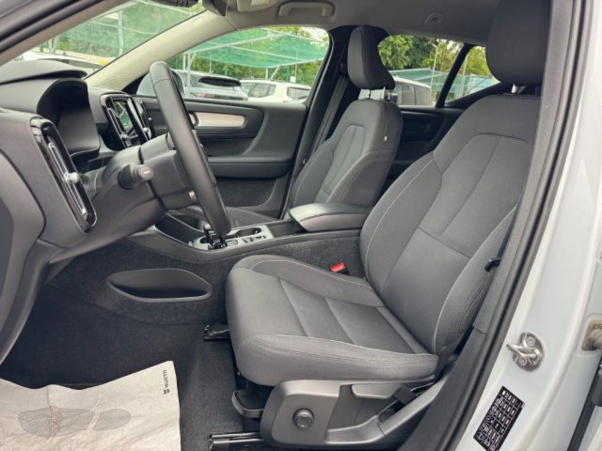 Volvo XC40 T4 Recharge Plug-in Hybrid R-design (10)