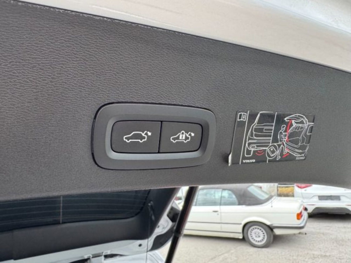Volvo XC40 T4 Recharge Plug-in Hybrid R-design (16)