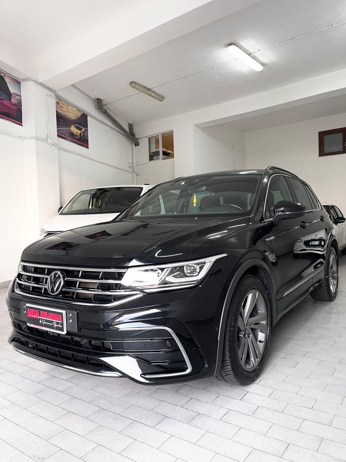 Volkswagen Tiguan 2.0 TDI 150 CV SCR DSG 4MOTION R-Line (2)