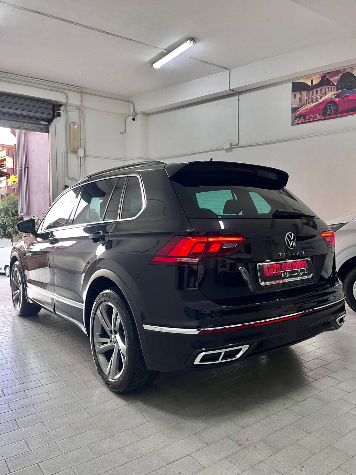 Volkswagen Tiguan 2.0 TDI 150 CV SCR DSG 4MOTION R-Line (3)